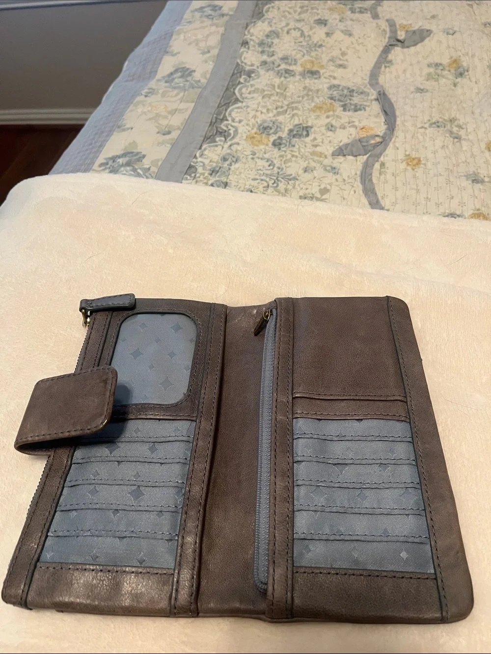 Fossil Distressed Gray/Taupe Leather Zip Wallet for Women